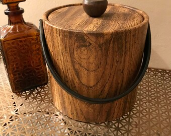Faux wood grain ice bucket
