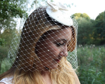 Fascination with veils and pearls for the wedding