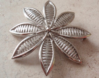 Flower Brooch Silver Tone Open Weave Vintage V0518