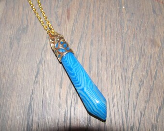 Necklace with pendant gemstone