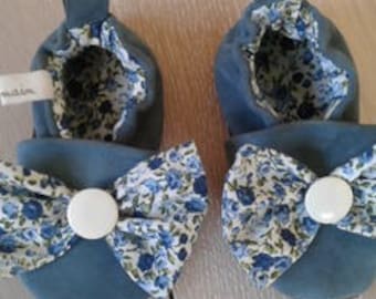 Booties baby - soft leather - color blue - blue and white floral cotton lining - length 12 cm - handmade