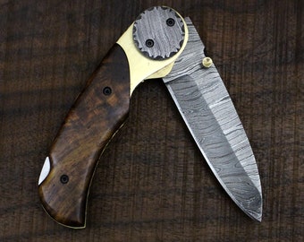 Collectors Edition - Damascus Folding Knife with Walnut Wood Scales