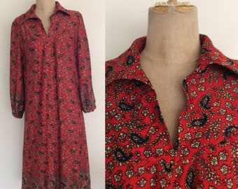 1970's Red Floral Polyester Shift Dress Size Medium to Large by Maeberry Vintage