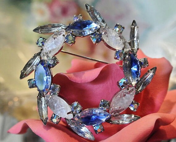 Givre Glass Rhinestone Brooch