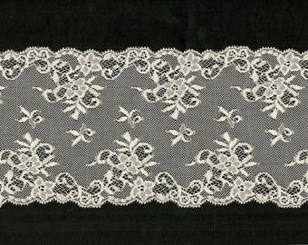 REF 1003 - Ecru flowers and leaves trim 13.5 cm Stretch lace