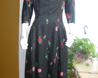 1950's Black Floral WIGGLE DRESS in Silk--- No Label