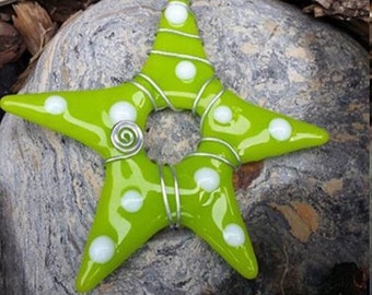Star ornament - Green star white polka dots