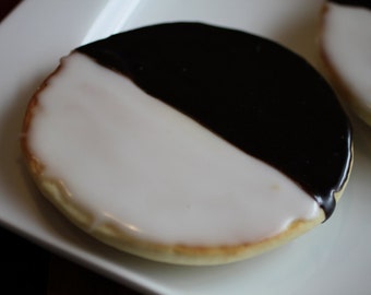 XL Black and White Cookies (New York Deli Style) Classic Amerikaner (XLarge COOKIES)