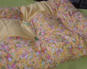 Quilt in shades of yellow