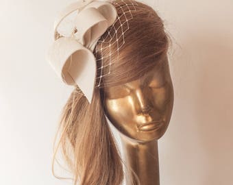 Unique Modern Cream FELT FASCINATOR , BRIDAL Fascinator . Ivory Headpiece, Cream Party Bow Fascinator for Women