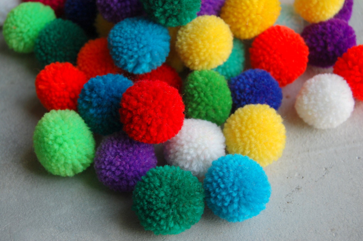 50 PCS x Medium Pom Poms Handmade Craft Supplies in Mixed