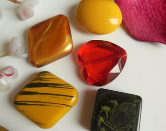 set of 5 plastic beads