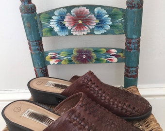 Vintage leather woven mules / slides, size 7