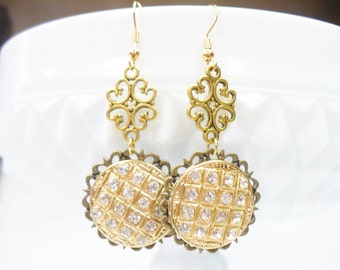 Vintage Gold RHINESTONE Earrings - Gold tone - Brass - vintage WEDDING - Bridal earrings - pierced - Bridesmaid gift - Heirloom - Filigree