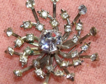 Striking Vintage Sparkling Clear Rhinestone Starburst Brooch