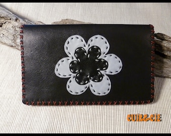 Door-checkbook black calfskin and lambskin flower decoration