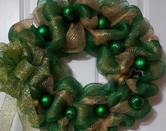 Green and gold wreath