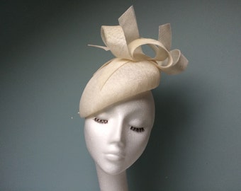 Ivory Fascinator Beret Hatinator with Feather Arrow
