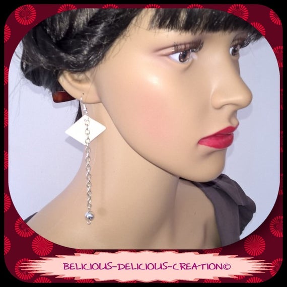 Original earrings! BALL N CHAIN! Pattern diamond with chain-tone cream size 9 cm x 3.2 cm belicious delicious creation