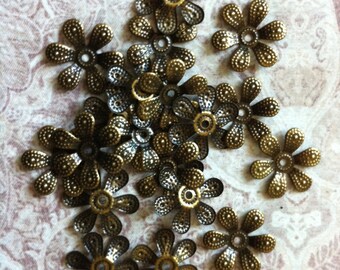 Ship from USA ,,70 pcs Flower Bead Caps, Antique Bronze bead cap