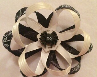 Halloween flower hair bow, 1 mini clip or elastic headband, Black spider on web, satin ribbon, halloween hair accessory, black and white
