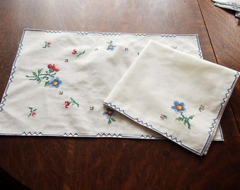 16 Piece Napkins and Placemats Set Vintage Cross Stitch 8 Napkins 8 Placemats
