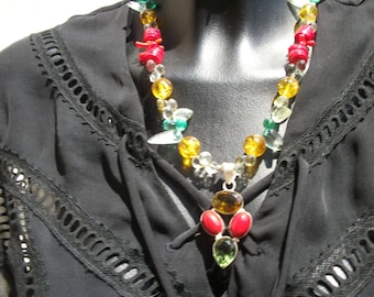Multicolor pendant necklace.