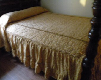 Vintage Bedspread , 96x106, Early American, ruffles