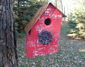 Functional Birdhouse, Outdoor Bird House, Outdoor & Gardening, Rustic Red Birdhouse