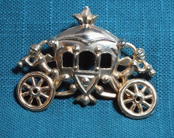Cinderella Carriage Brooch Moving Wheels 1960s NEW OLD STOCK...csc46