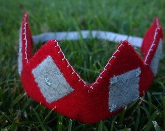 Wool felt crown // handsewn // waldorf style