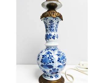Vintage delft ceramic table lamp brass and wood base hand decorated, delft cobalt blue decoration flower Height 11 in / 28 cm