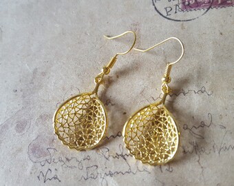 Filigree leaves earrings ~ gold ~.