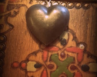 Vintage 25mm aged brass puffy heart pendant charm