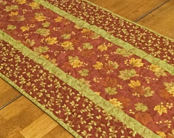 Quilted Fall Leaves Table Runner, Fall Table Decor, Rust Table Runner, Autumn Table Runner, Thanksgiving Table Runner, Country Home Decor