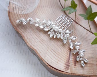 Wedding pearls hair comb, crystal pearl hair vine, hair accessories wedding, rhinestone hair piece, hair pieces, peral crystal hair comb