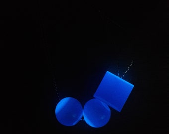 beaded necklace glow in the dark