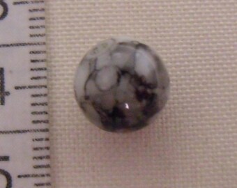 set of 10 black and white glass beads marbled 10mm