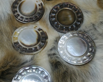 Fur large mother of Pearl buttons