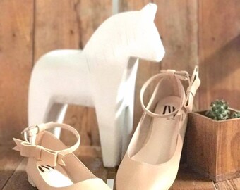 Women Slip on - Pointed toe flats! (Beige Color)