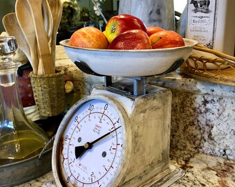 rustic kitchen scale, vintage kitchen scale, farmhouse kitchen scale, farmhouse kitchen decor, rustic kitchen decor, shabby chic decor
