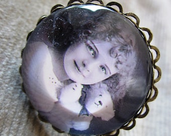 Shabby chic "the child and the bear" ring
