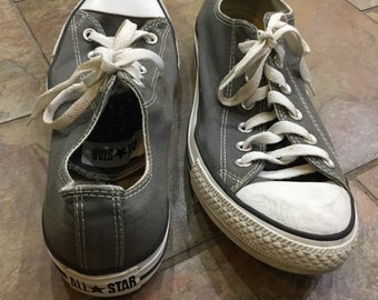 Converse All Stars size 8/10 Chuck Taylor gray low tops