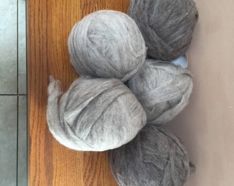 Light grey Churro Roving 7+ oz bump