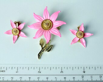 Vintage unsigned pink enamel flower brooch & earrings 1970s #893