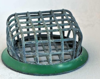 Vintage Flower Frog Vogue Holder No. 72 / Metal Flower Frog / Metal Cage For Flower Stems / Beagle Mfg. Co.