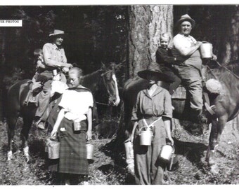 1924 Picture of the Wells Clan Berry Picking - Fine Art Photography