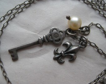 Key Fleur de lis Pearl Sterling Necklace Vintage 925 Silver Pendant Charm Dangle