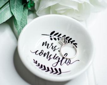 Personalized Ring Dish / Mrs. Ring Dish / Bride Gift / Engagement Gift / Wedding Gift / New Last Name Gift