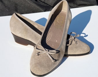 Cobbie Cuddler Collection Grey Suede Shoes, 80s Ballet Flats, Slip ons, Bow, Subtle Cutouts on Toes, Low heel, 7.5 M